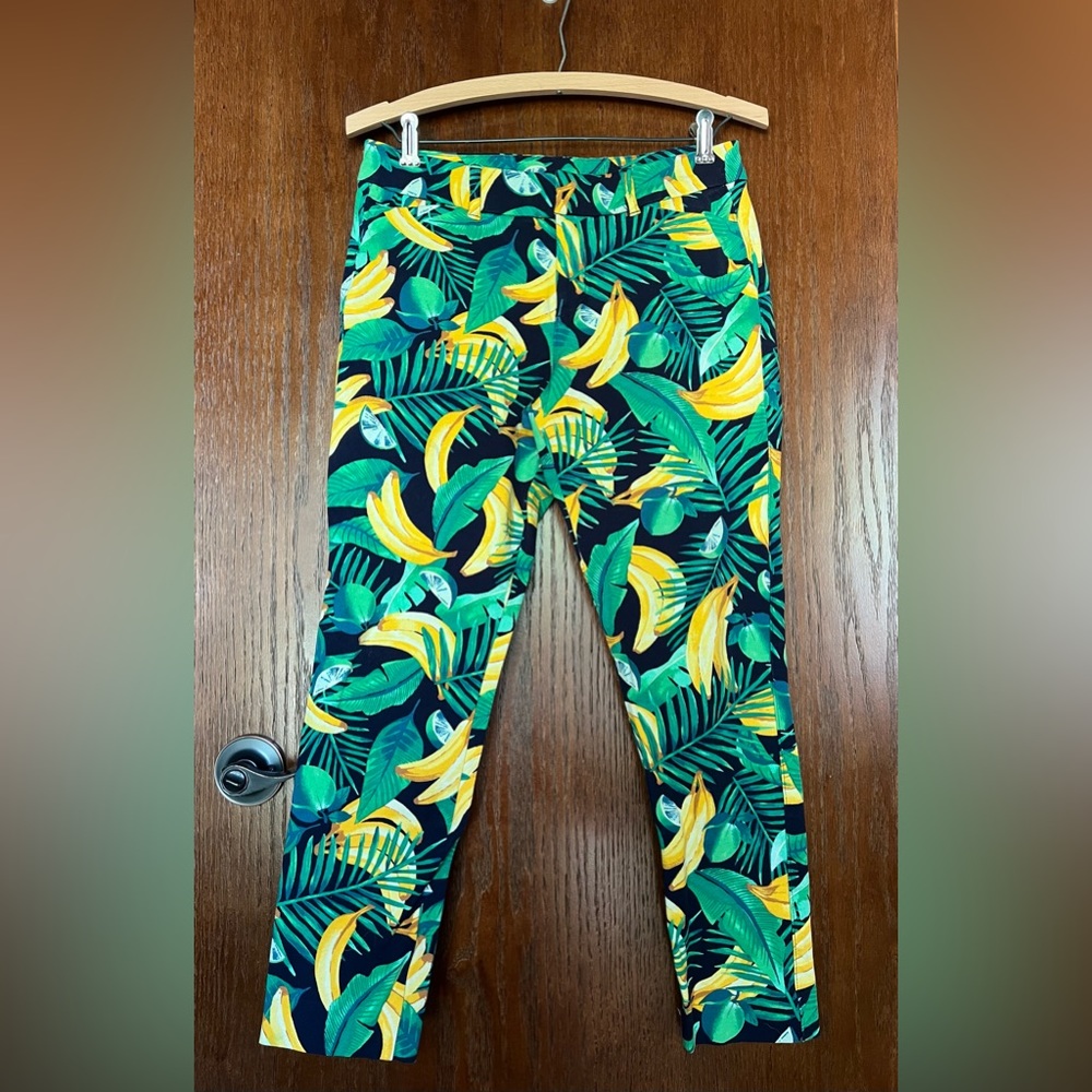 Old Navy Size 4 Pixie Ankle Banana print